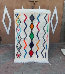 Tapis berbère écru multicolore 1,56 x 1 m, vue d’ensemble