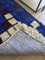 Envers tissé main à rayures du tapis berbère bleu