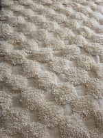 Motif en relief damier du tapis berbère écru